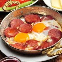 Rührei mit Knoblauchwurst